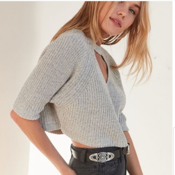 silence + noise Tops - Gray Sweaters Crop Top